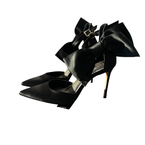 Express NWT Black Ankle Bow Closed Pointed Toe Pumps Size 6 - Picture 3 of 6